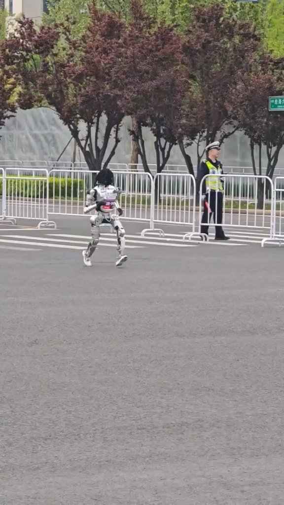 Participants 2026 Humanoid Robot Half Marathon (6)