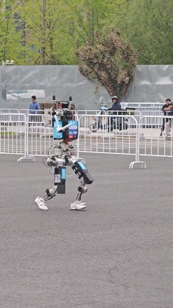 Participants 2026 Humanoid Robot Half Marathon (7)