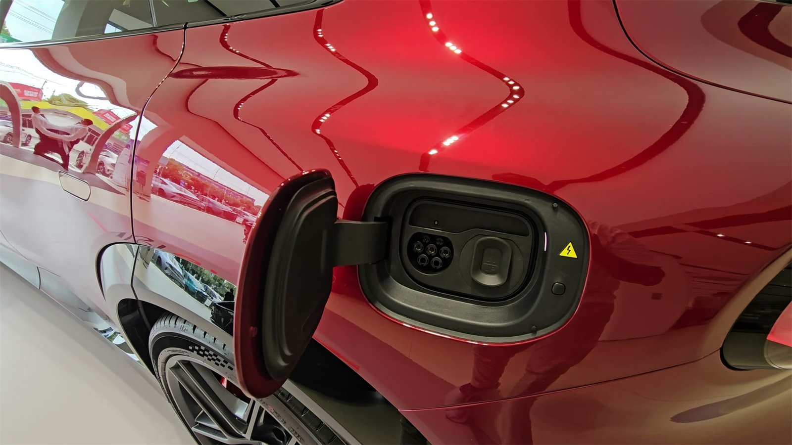 Charging 2026 Xiaomi YU7 GT