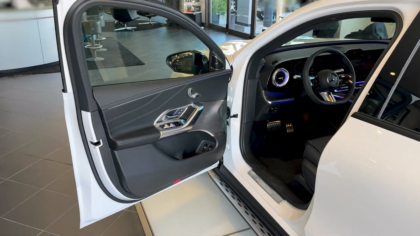 Door 2027 Mercedes GLC EV