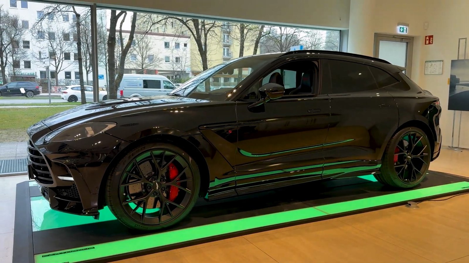 Exterior 2026 Aston Martin DBX S (11)