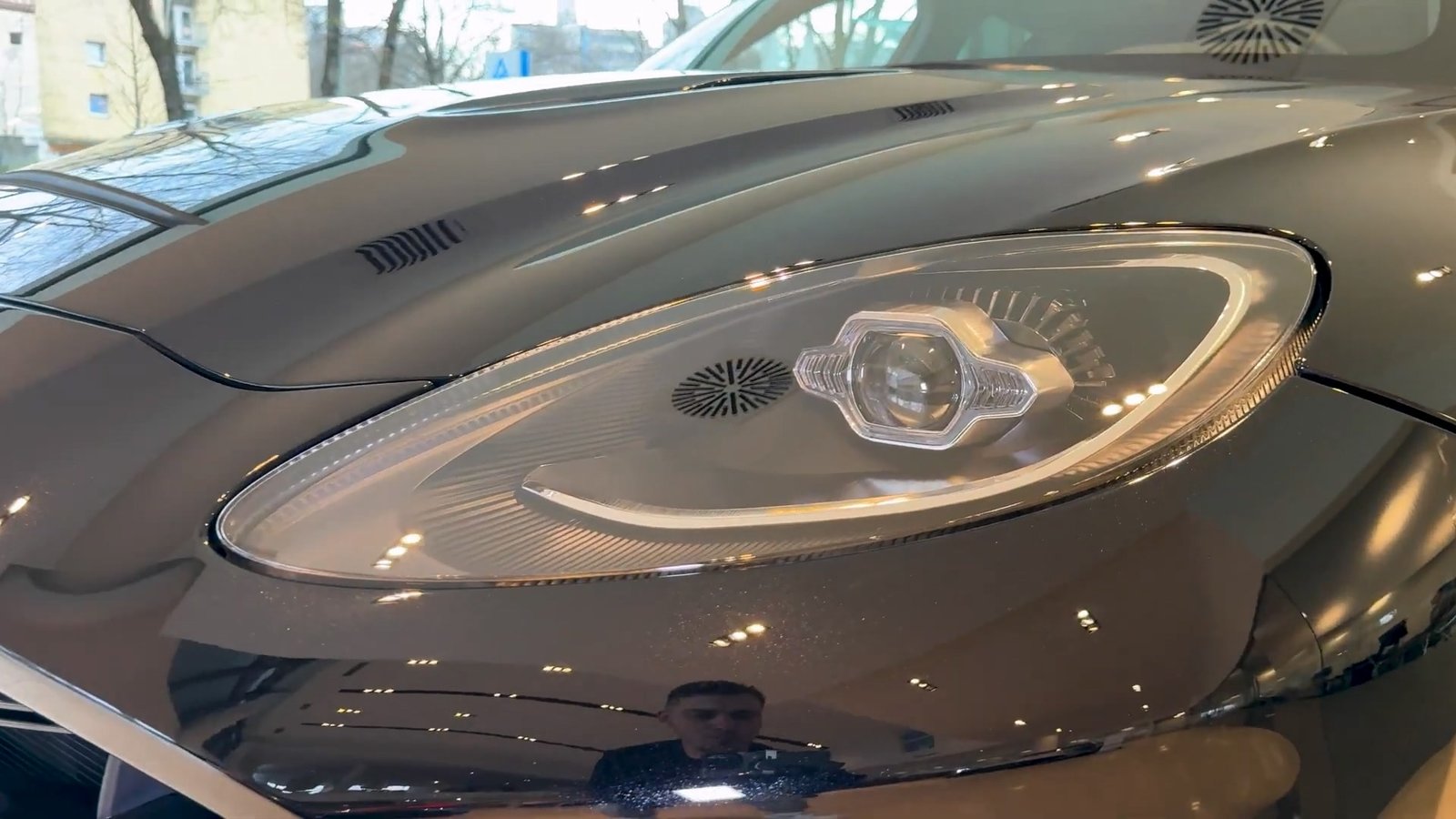 Exterior 2026 Aston Martin DBX S (12)