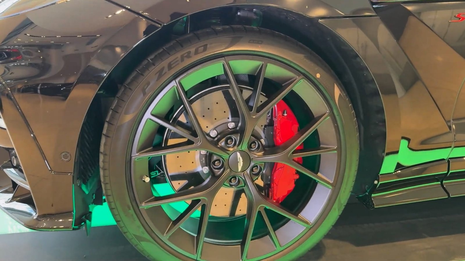 Exterior 2026 Aston Martin DBX S (14)