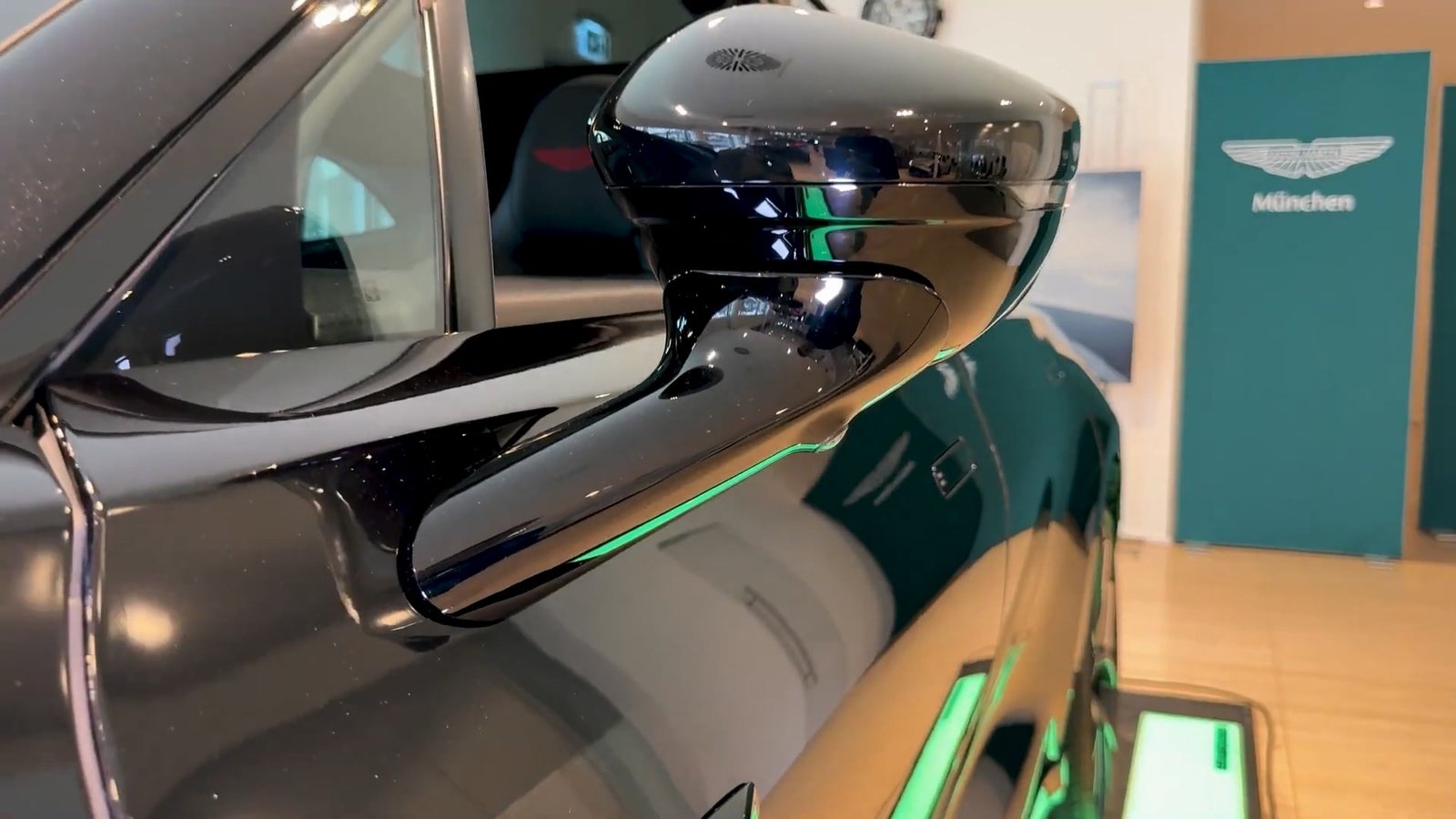 Exterior 2026 Aston Martin DBX S (15)