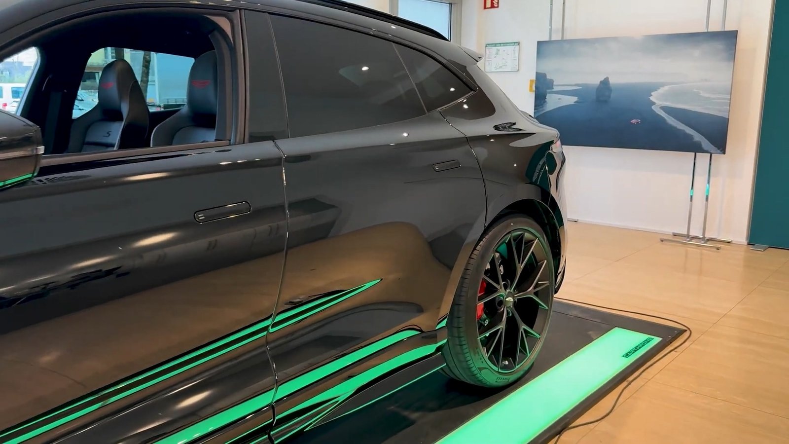 Exterior 2026 Aston Martin DBX S (16)