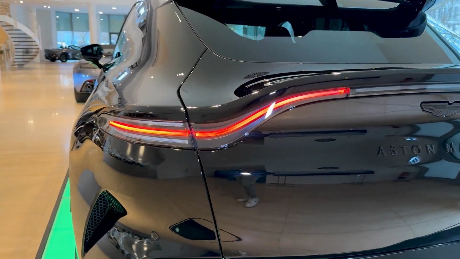 Exterior 2026 Aston Martin DBX S (17)
