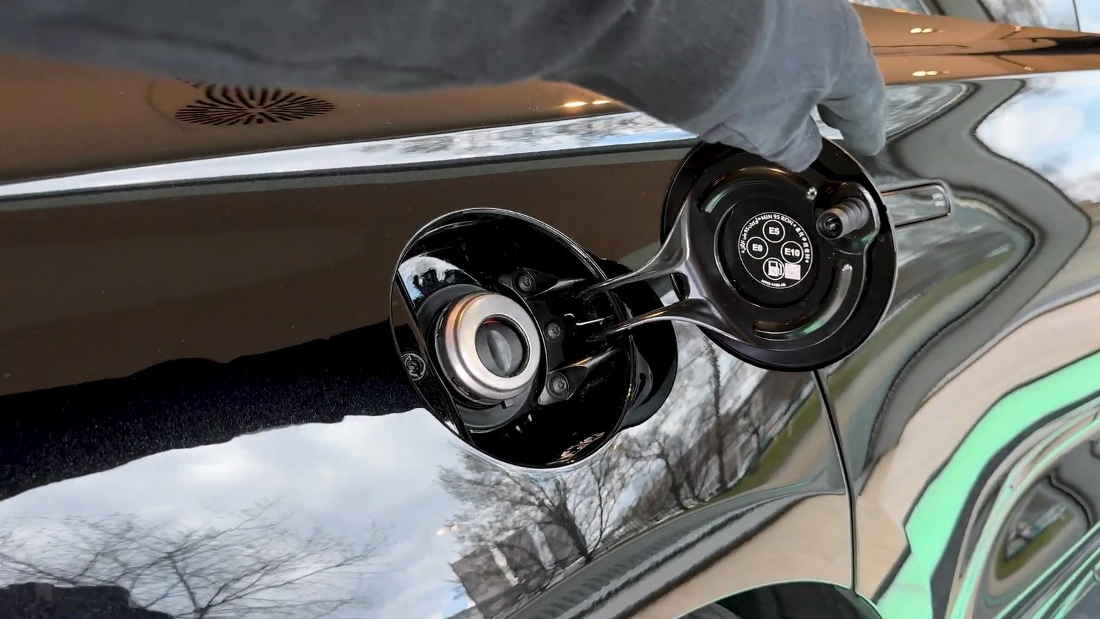 Exterior 2026 Aston Martin DBX S (20)