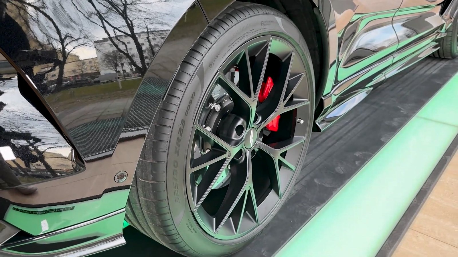 Exterior 2026 Aston Martin DBX S (21)