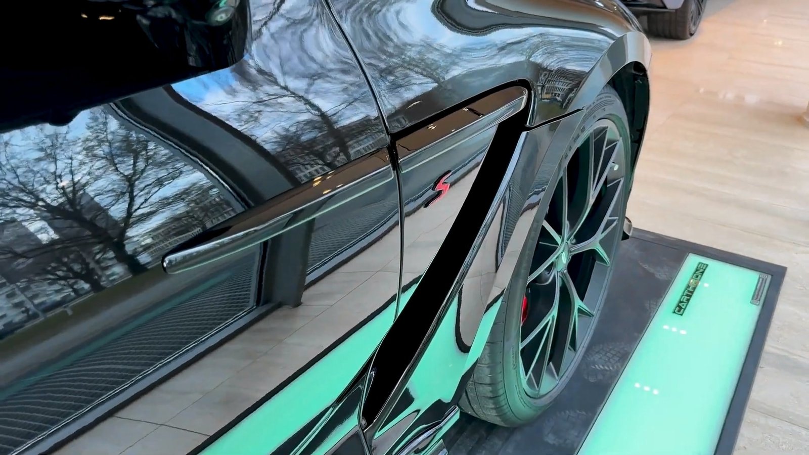 Exterior 2026 Aston Martin DBX S (22)