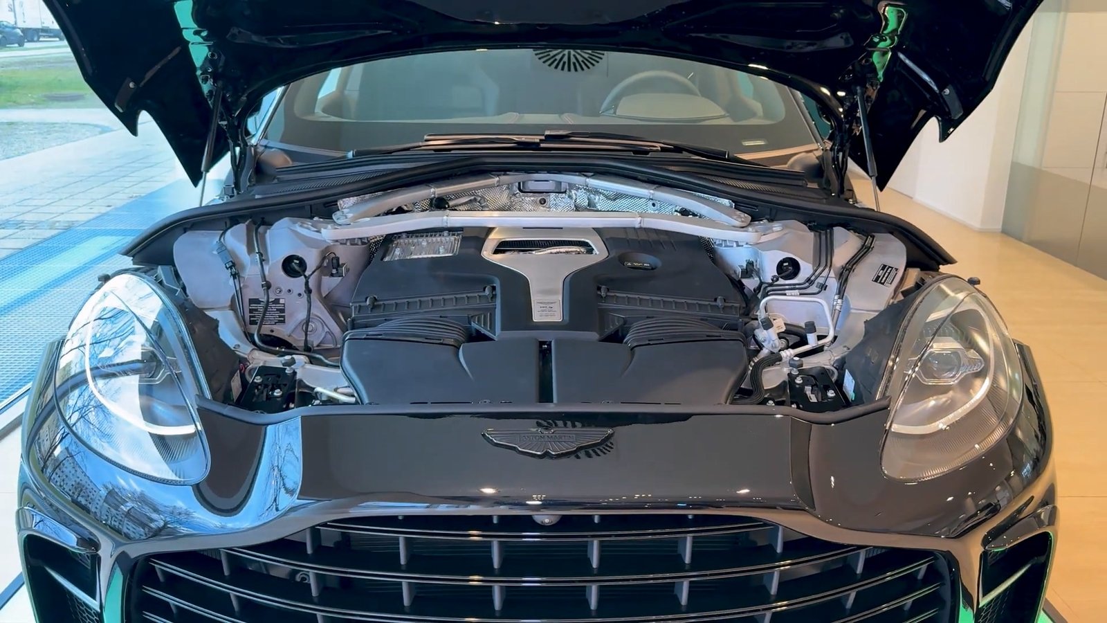 Exterior 2026 Aston Martin DBX S (23)