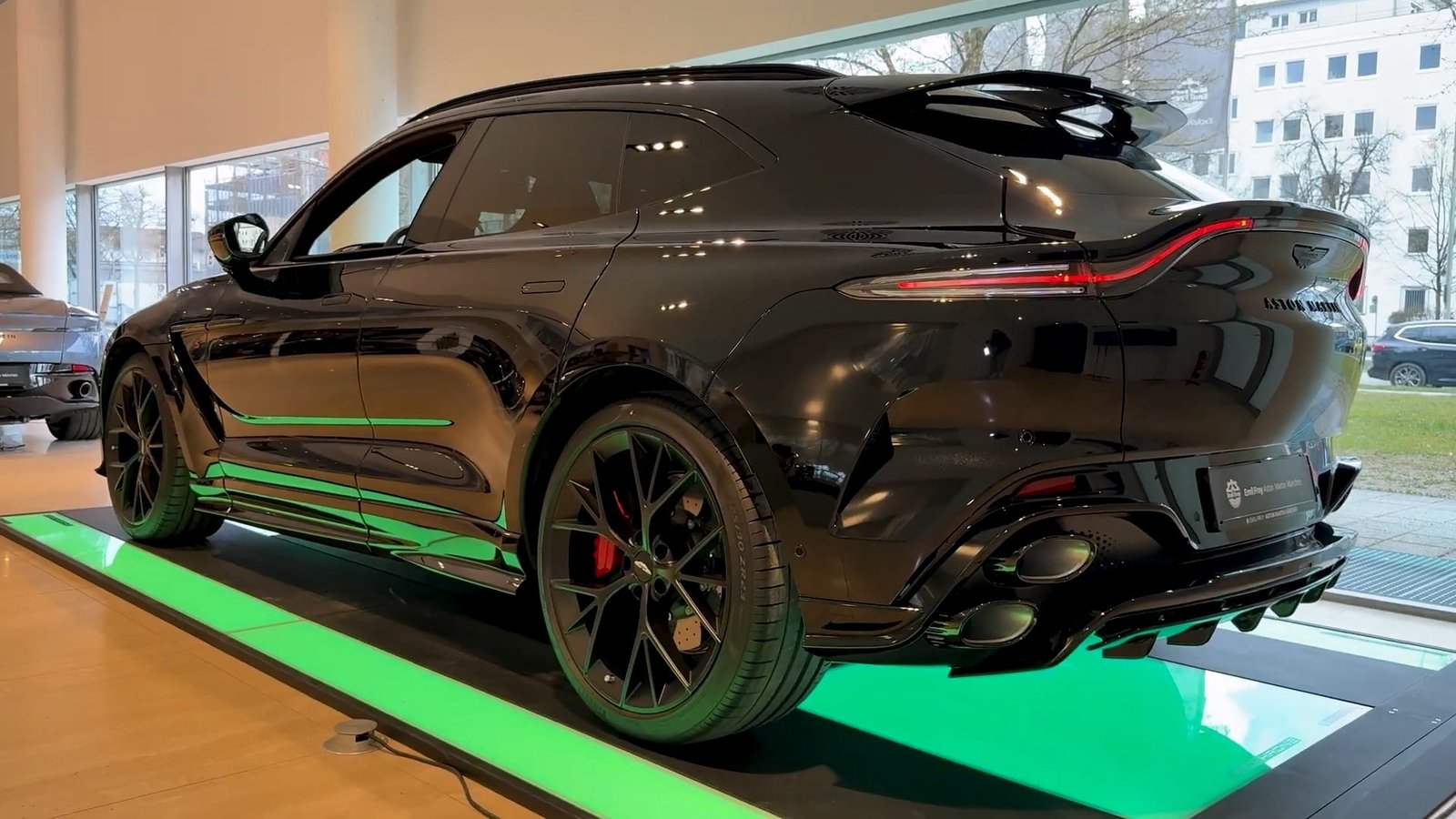 Exterior 2026 Aston Martin DBX S (3)