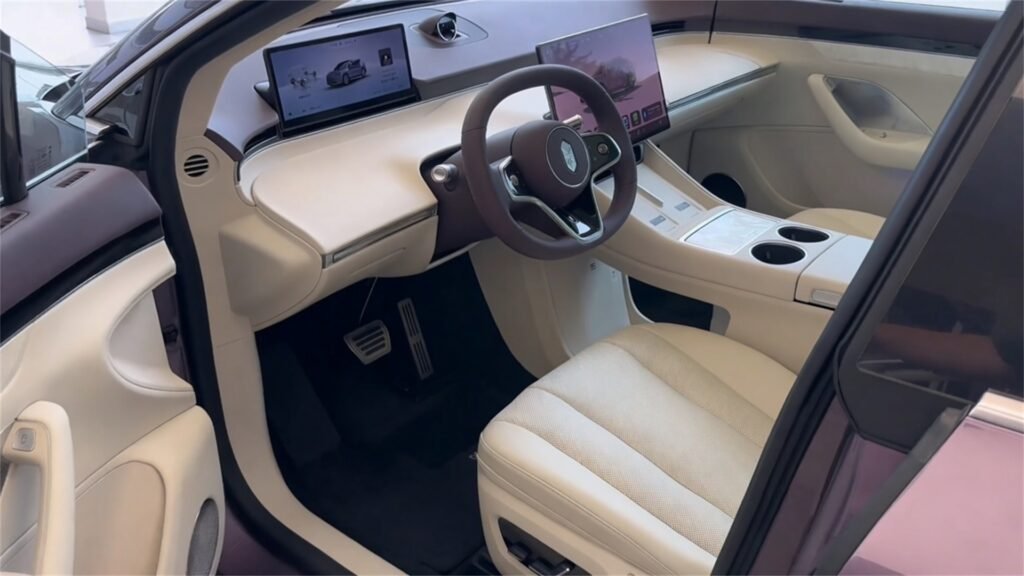 Front Cabin 2026 Luxeed R7 (Zhijie R7).