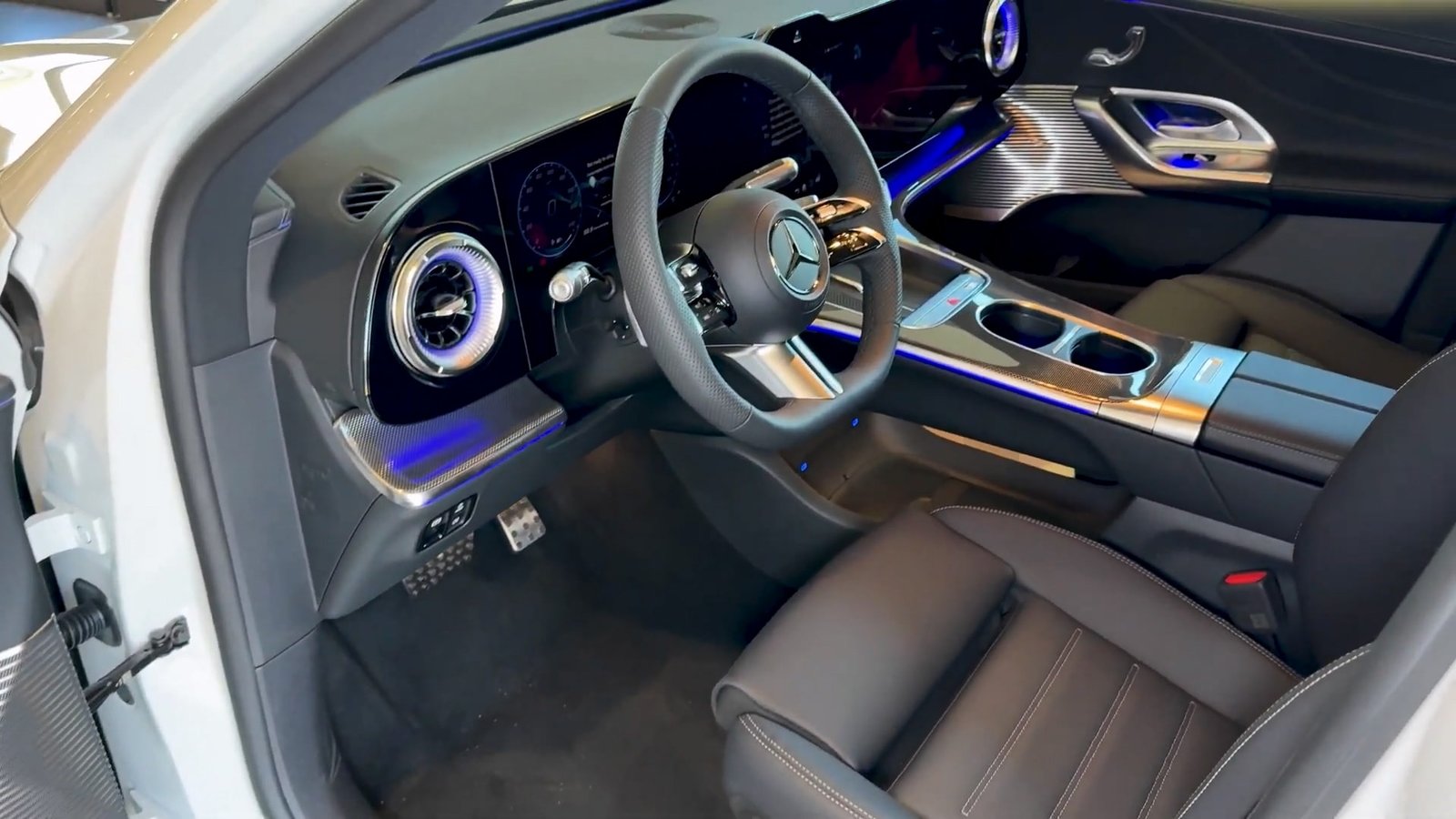 Front Cabin 2027 Mercedes GLC EV