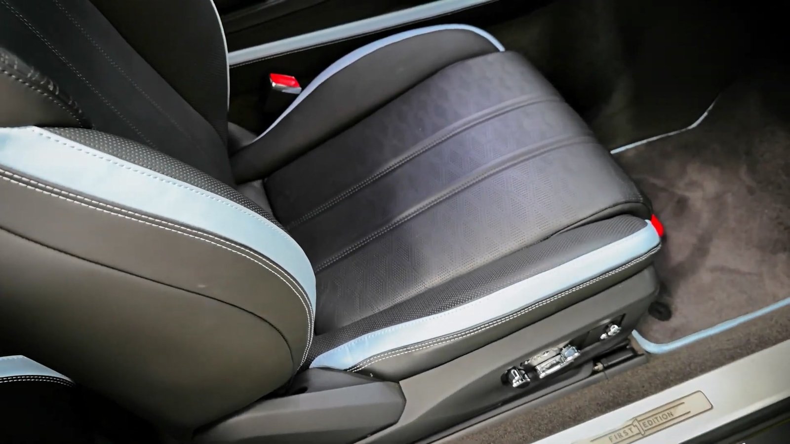 Interior 2026 Bentley Continental GTC (15)