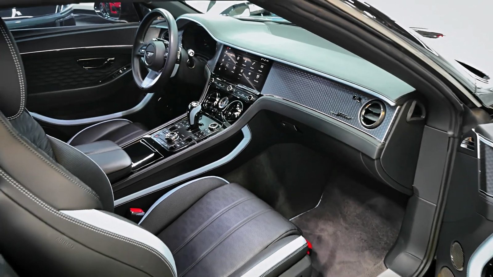 Interior 2026 Bentley Continental GTC (16)