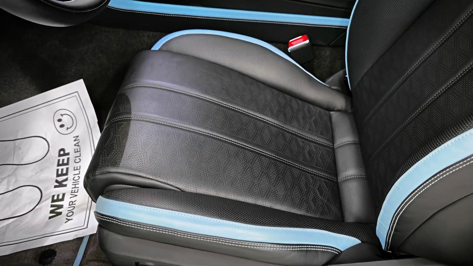 Interior 2026 Bentley Continental GTC (4)