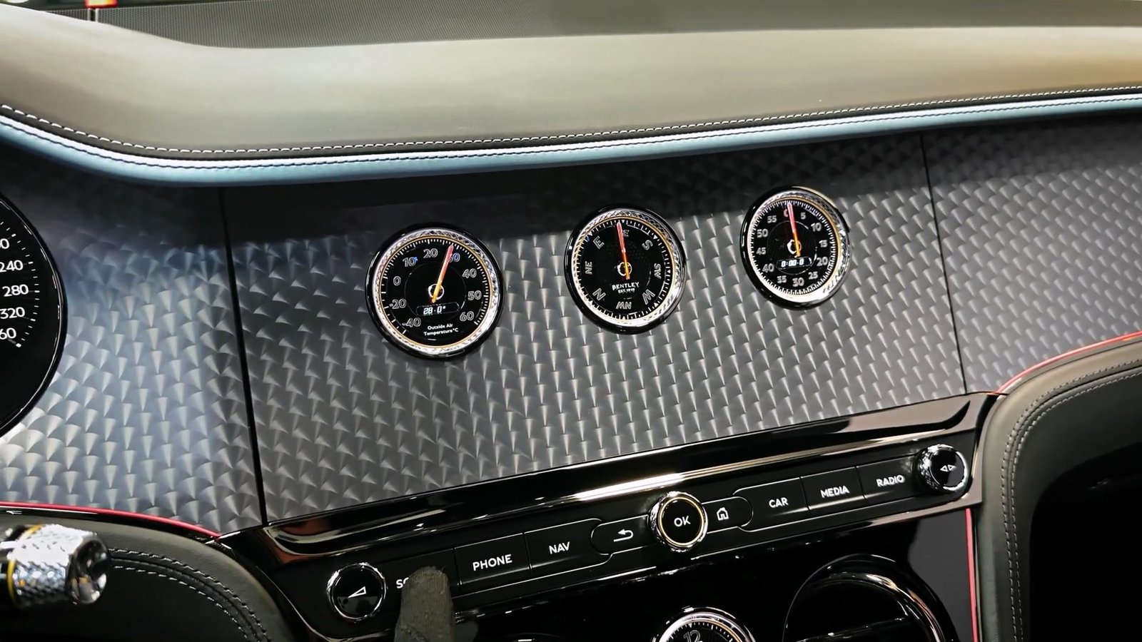 Interior 2026 Bentley Continental GTC (9)