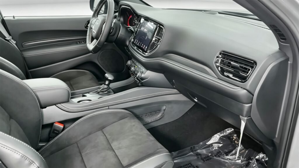 Interior 2027 Dodge Durango SRT (2)