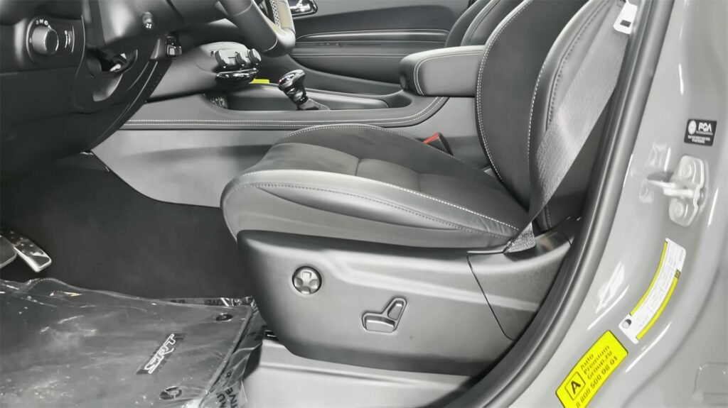 Interior 2027 Dodge Durango SRT (4)