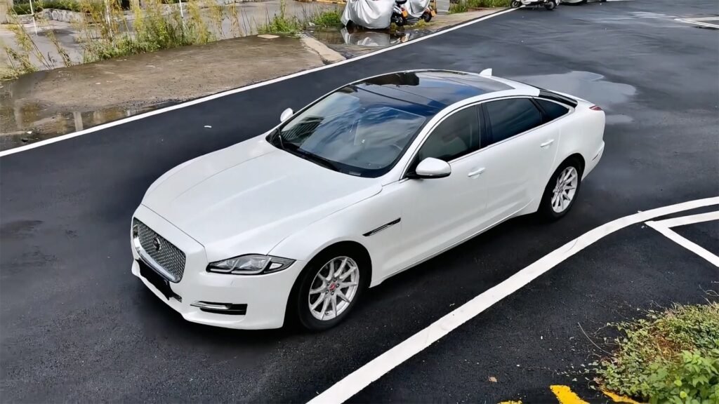 Jaguar XJ