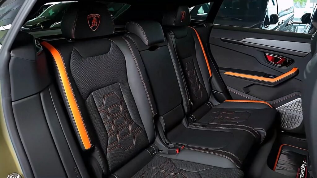 Rear Cabin 2026 Lamborghini Urus SE