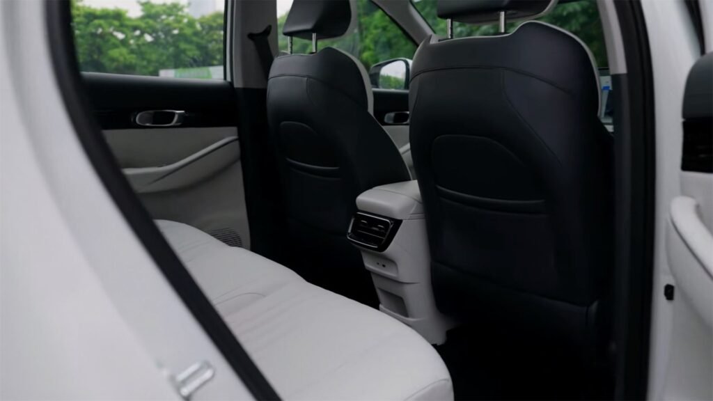 Rear Cabin1 2026 Geely Galaxy E5