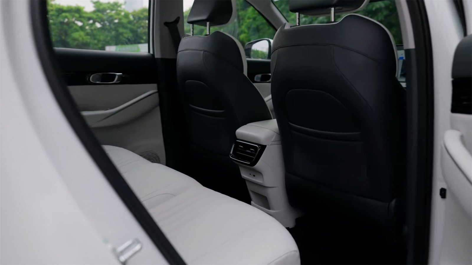 Rear Cabin1 2026 Geely Galaxy E5