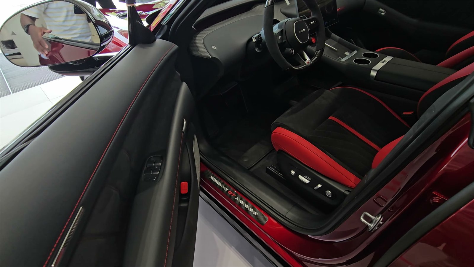 Red Black Interior 2026 Xiaomi YU7 GT (1)