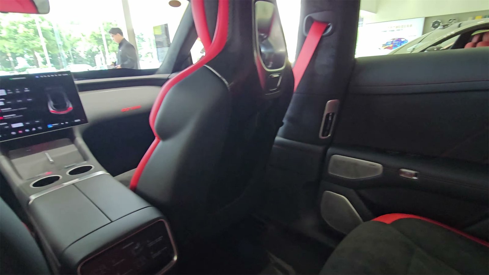 Red Black Interior 2026 Xiaomi YU7 GT (4)