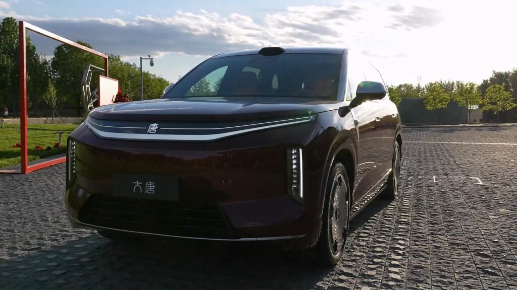 Red Color BYD Da Tang 2026
