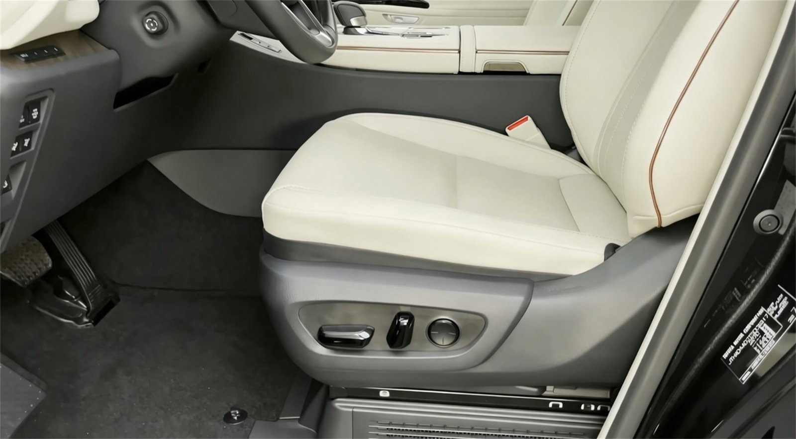 Seat 2026 Lexus LM