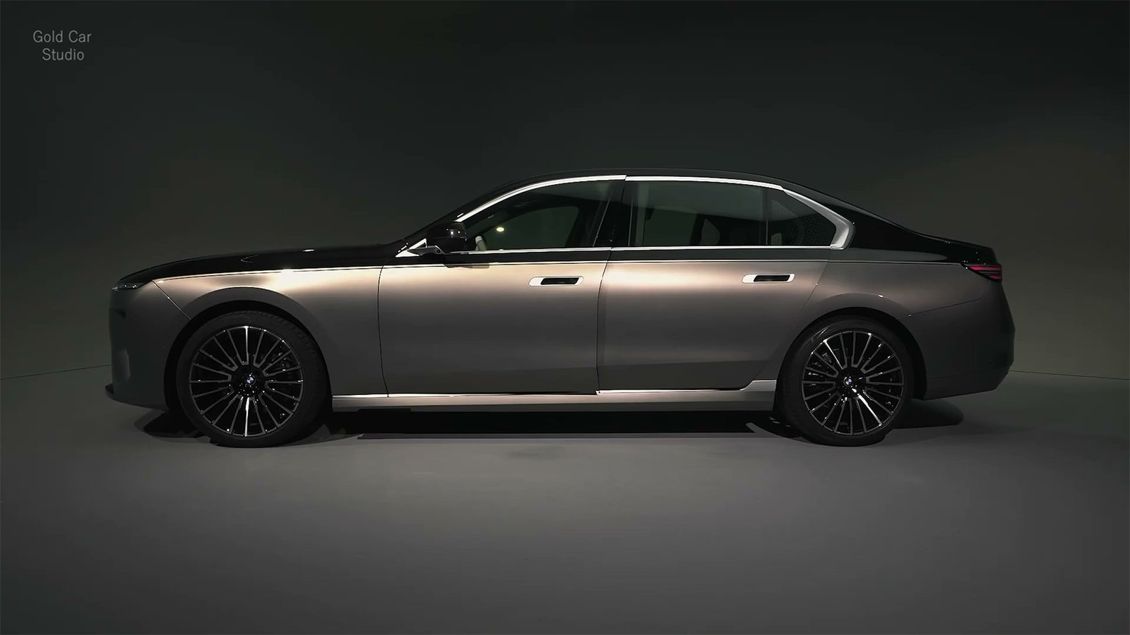 Side 2027 BMW 7 Series M Sport