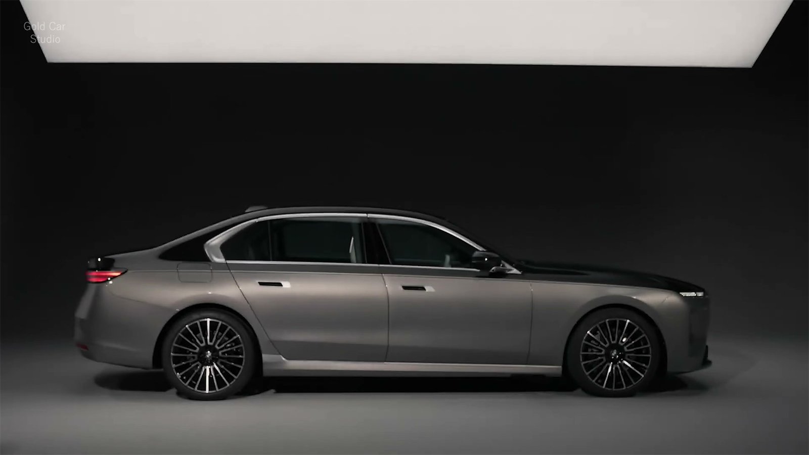 Side1 2027 BMW 7 Series M Sport