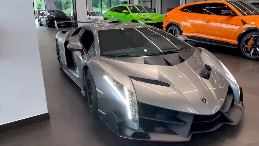 1 Lamborghini Veneno