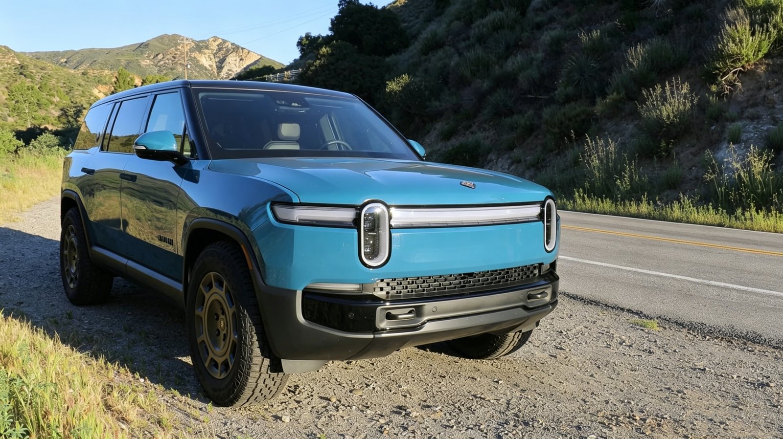 2026 Rivian R1S Top 1 Best Large Luxury Electric SUVs