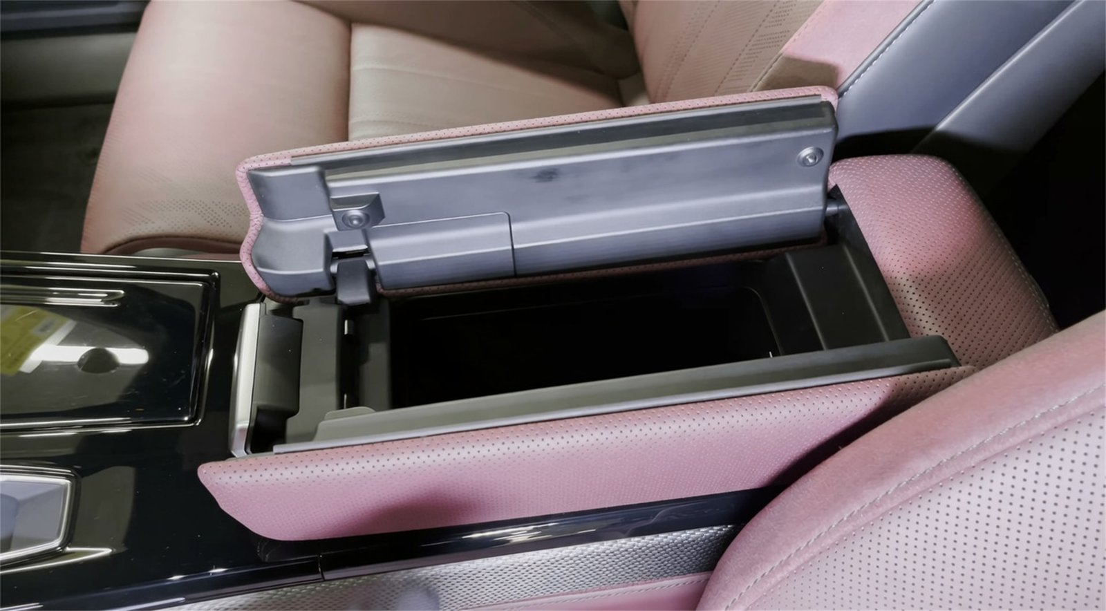 Armrest Storage 2027 Audi A6L