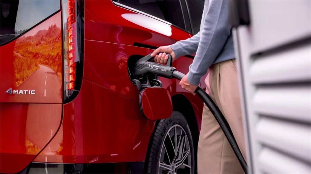 Charging 2027 Mercedes Benz VLE Feature (1)