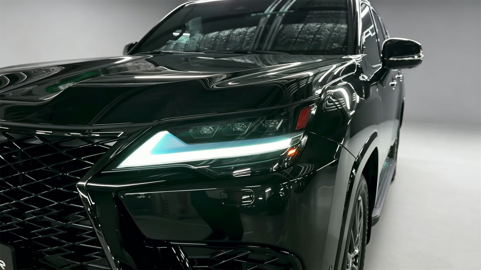 Close up 2026 Lexus LX700h (3)