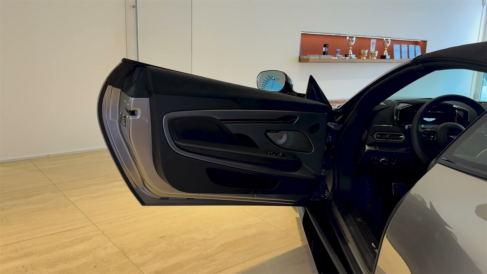 Doors Aston Martin Vanquish Volante