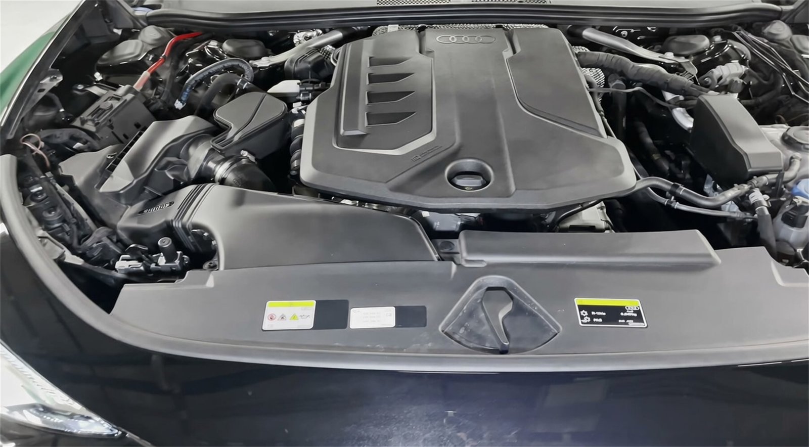 Engine 2027 Audi A6L (1)