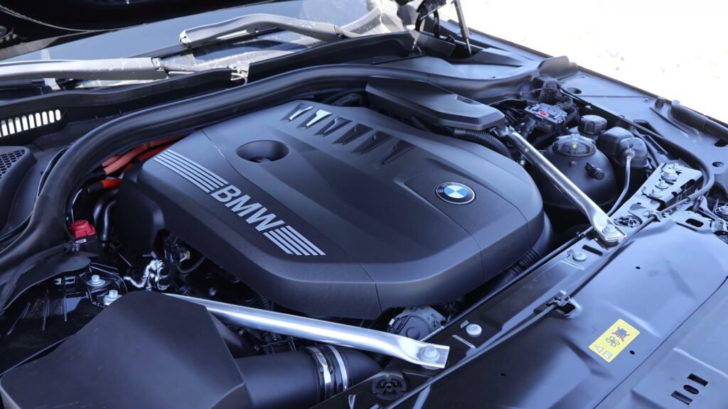 Engine 2027 BMW 550e (2)