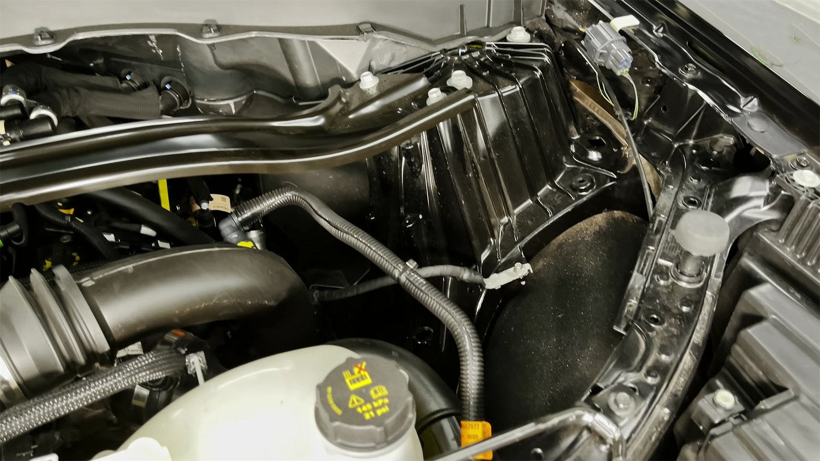 Engine 2027 Ford Explorer ST (2)