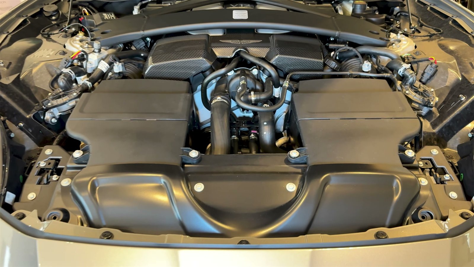 Engine1 Aston Martin Vanquish Volante