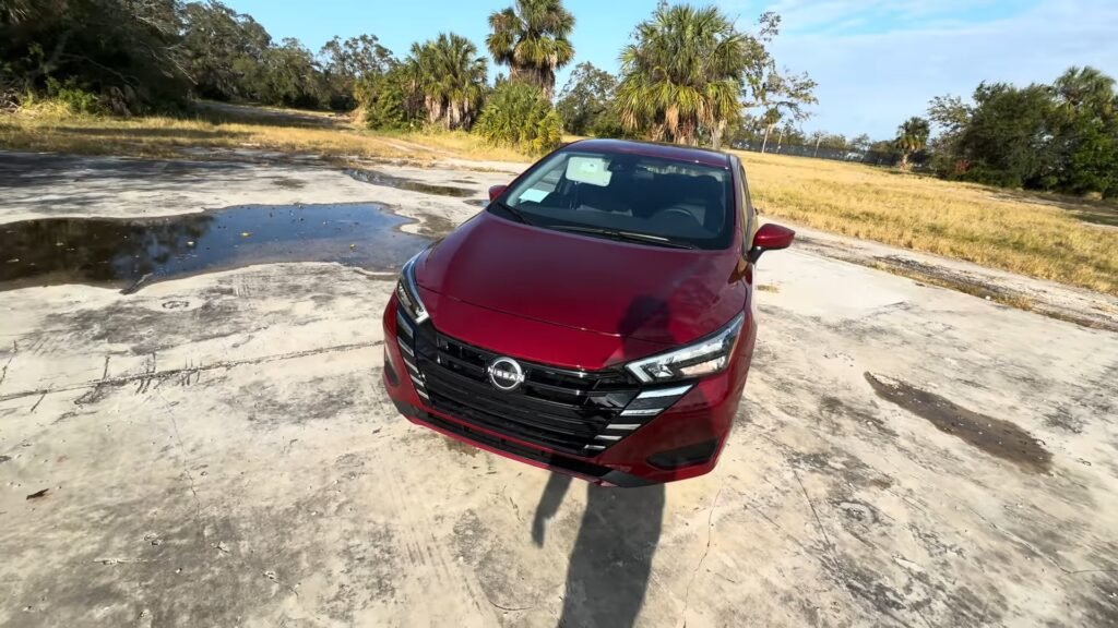 Exterior 2025 Nissan Versa (1)