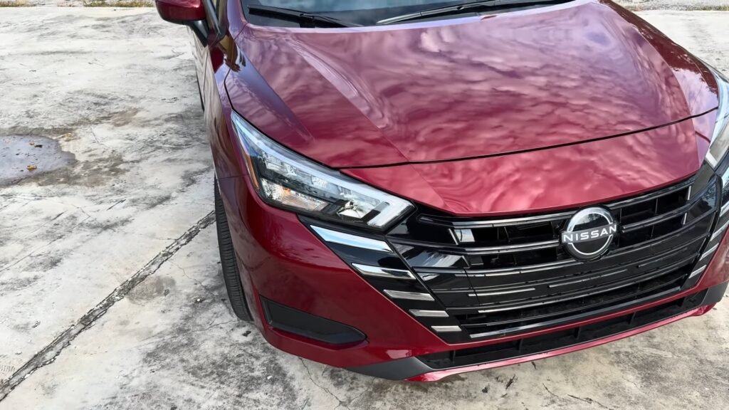 Exterior 2025 Nissan Versa (2)