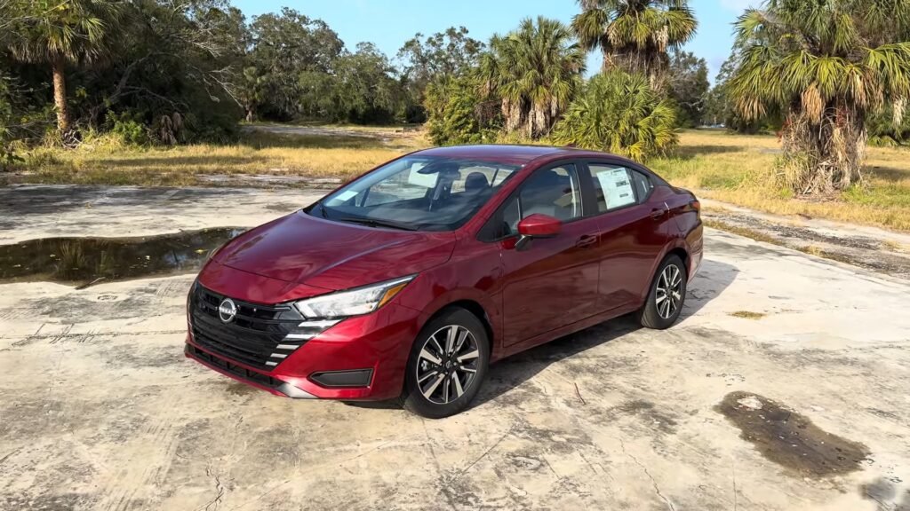 Exterior 2025 Nissan Versa (3)