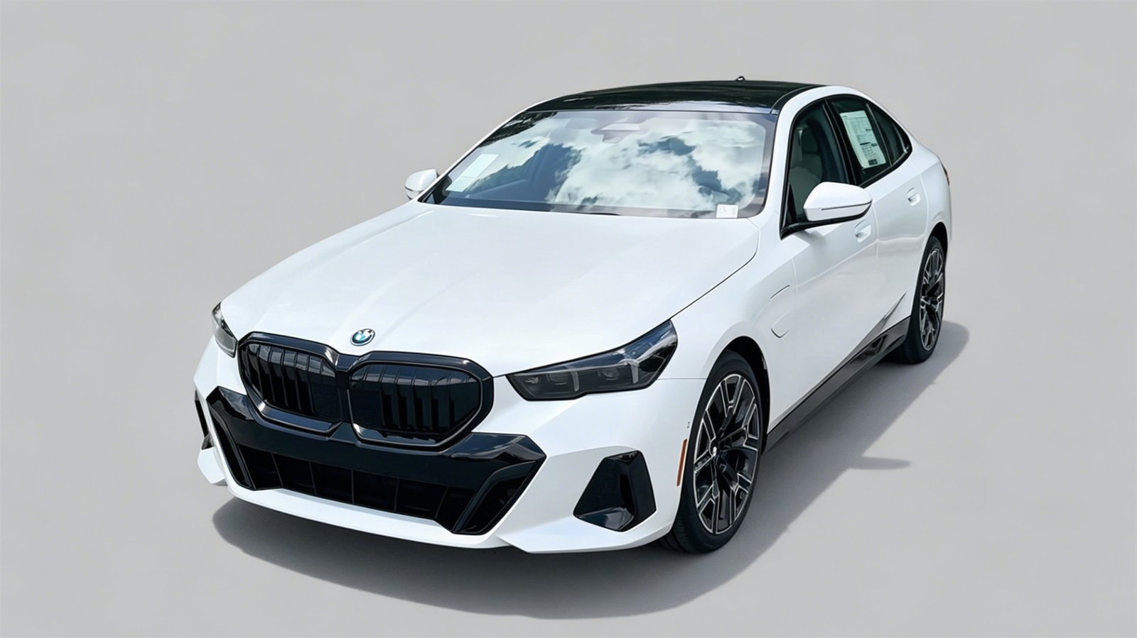 Exterior 2027 BMW 550e (1)