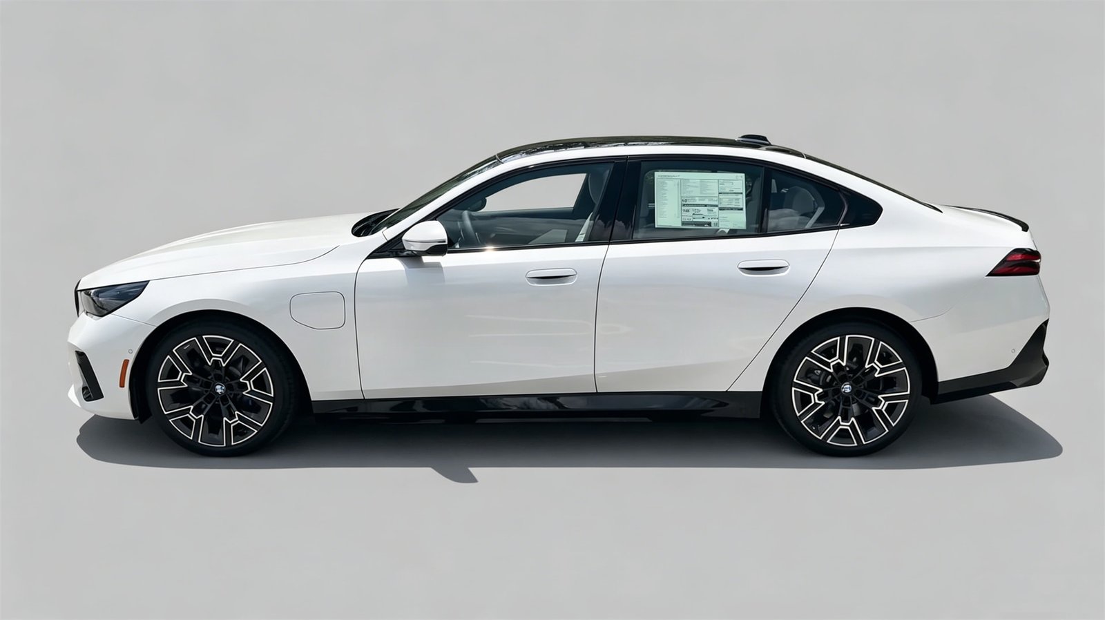 Exterior 2027 BMW 550e (2)