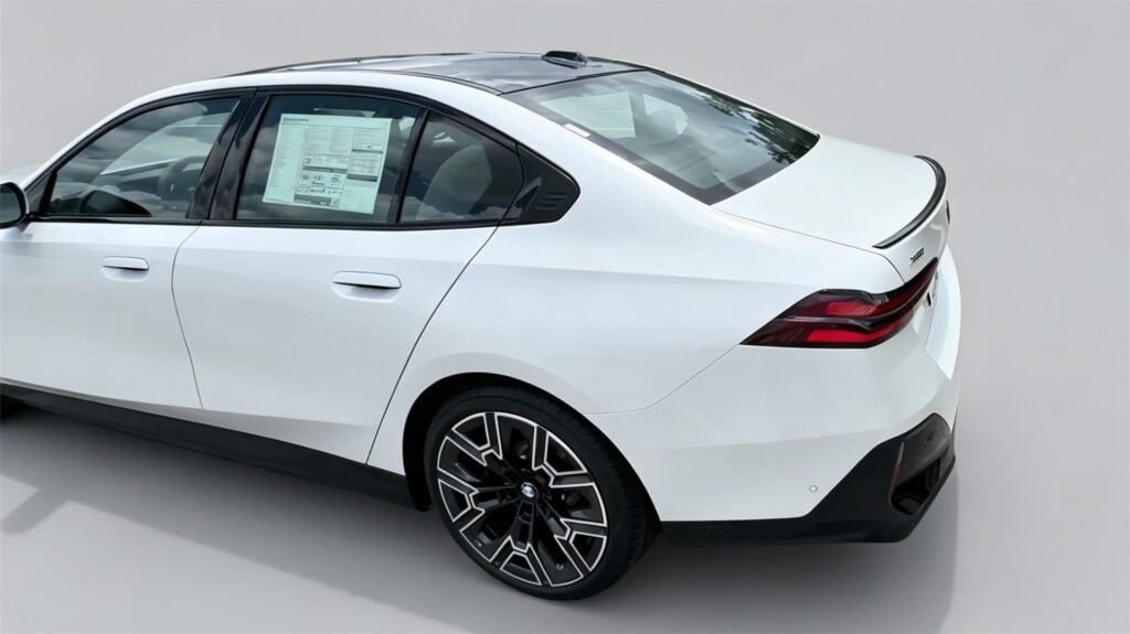 Exterior 2027 BMW 550e (5)