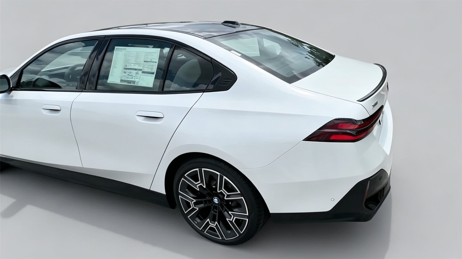 Exterior 2027 BMW 550e (5)